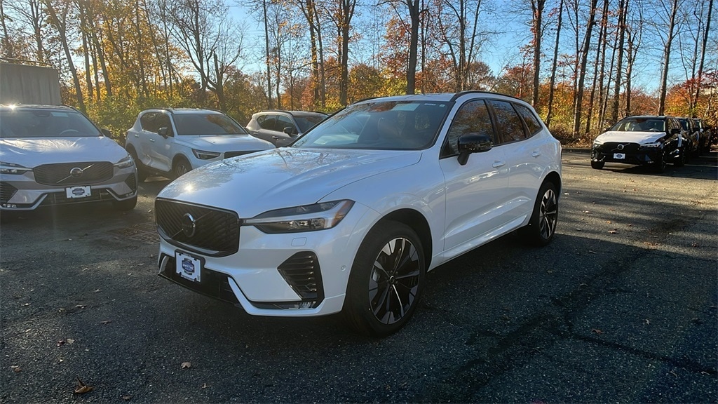 2026 Volvo XC60 Plus's photo