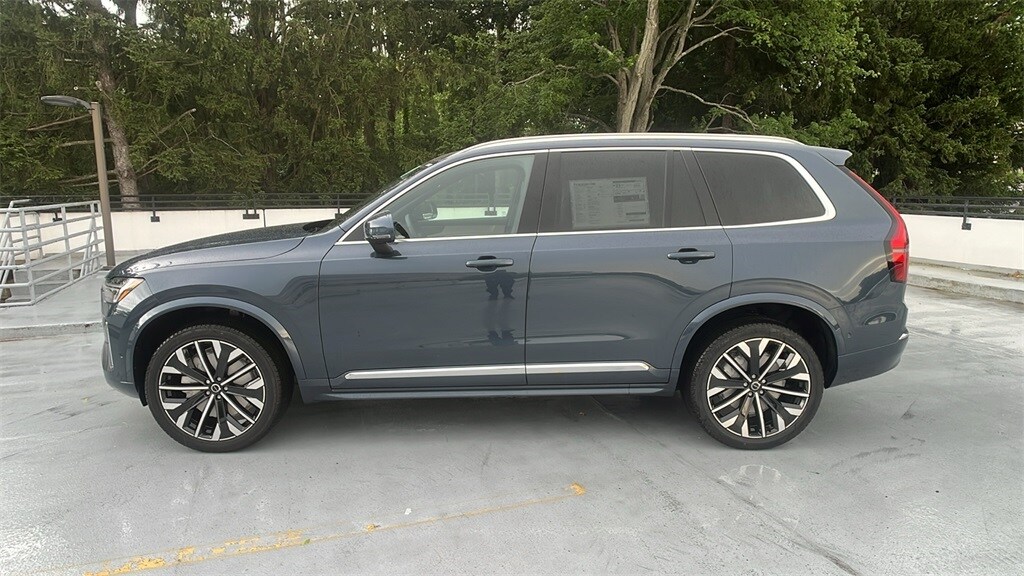 2026 Volvo XC90 Plus photo 2