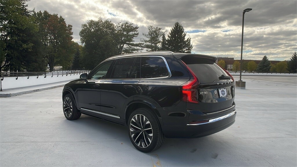 2026 Volvo XC90 Plus photo 3
