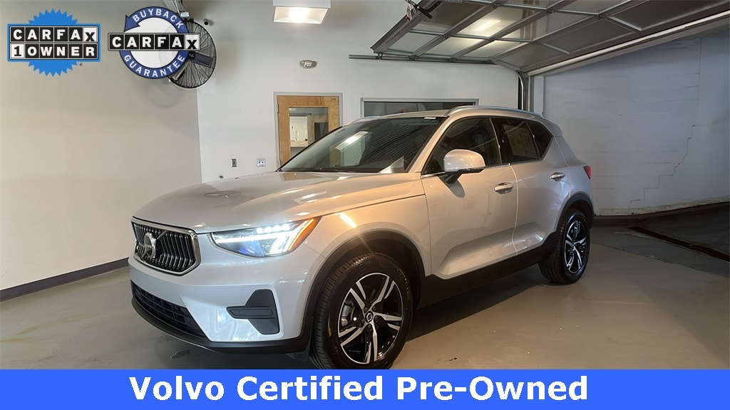 Certified 2025 Volvo XC40 B5 Core SUV