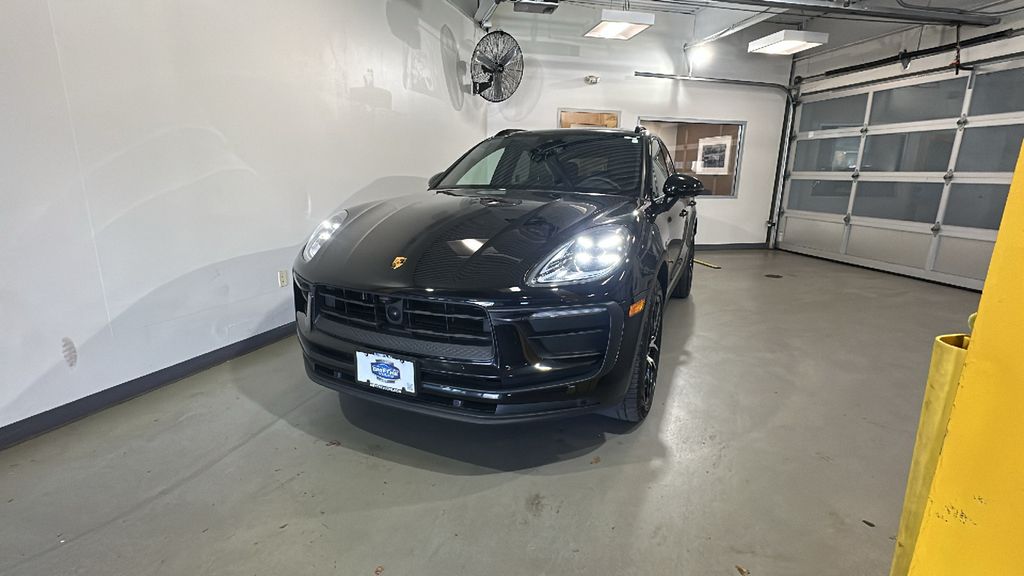 2022 Porsche Macan Base