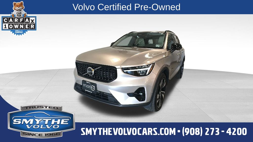 2024 Volvo XC40 B5 Plus Dark AWD's photo