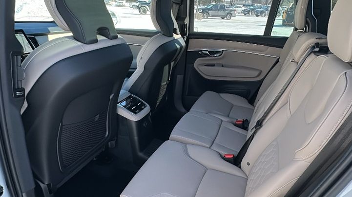 2026 Volvo XC90 Plus - Photo 10