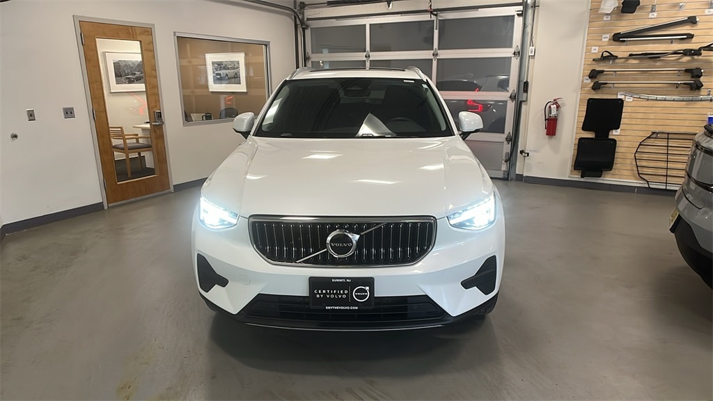 2025 Volvo XC40 Core