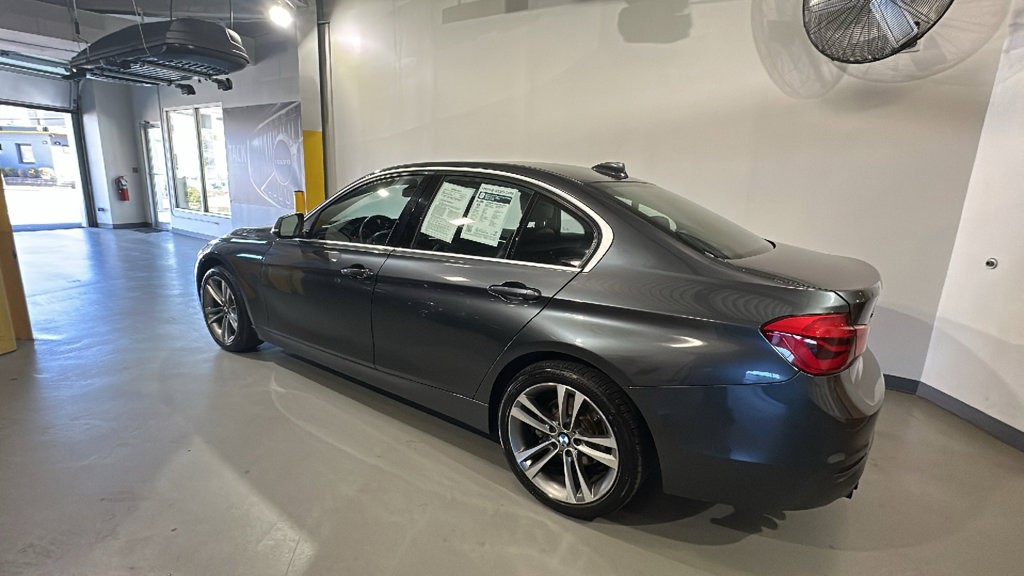 Used 2018 BMW 3 Series 330i with VIN WBA8D9G58JNU68699 for sale in Summit, NJ