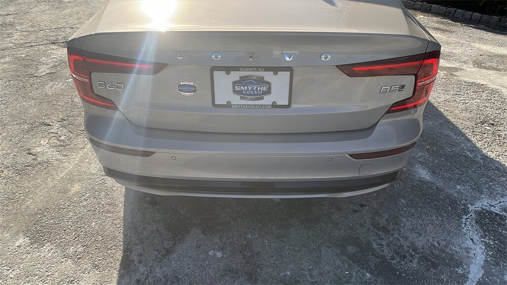 2025 Volvo S60 B5 Core photo 4