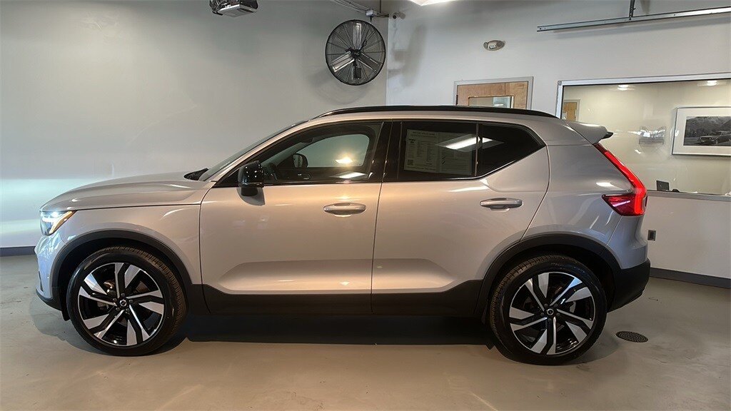 Certified 2023 Volvo XC40 B5 Plus Dark Theme SUV