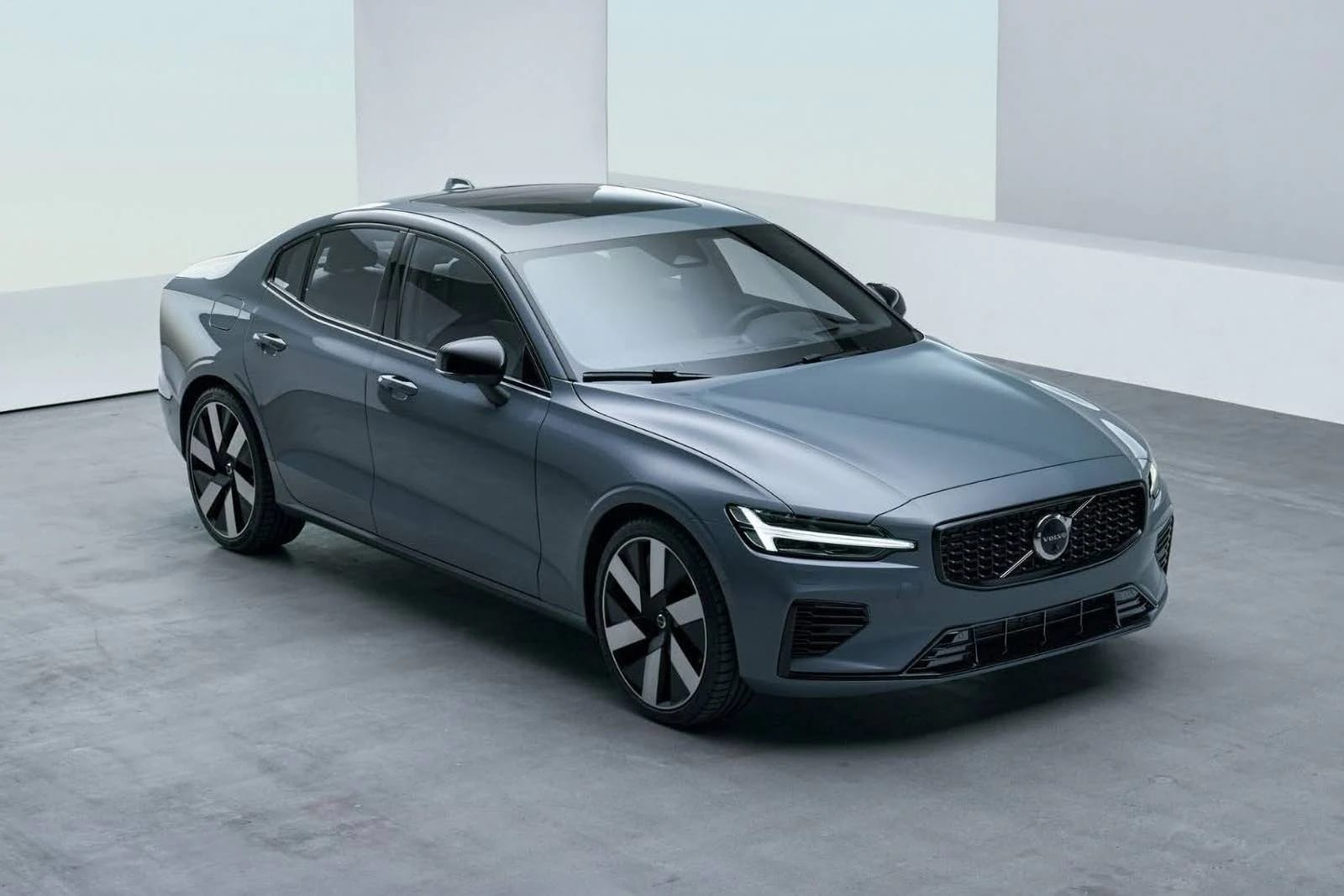 2023_volvo_s60_sedan_recharge-t8-ultimate-bright_fq_oem_1_1600.webp