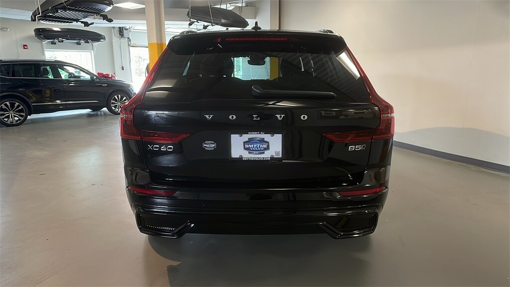 2026 Volvo XC60 B5 Core photo 4