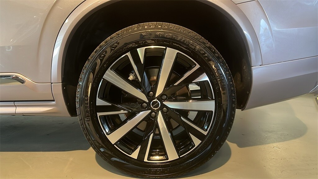 2026 Volvo XC90 B5 Core photo 2