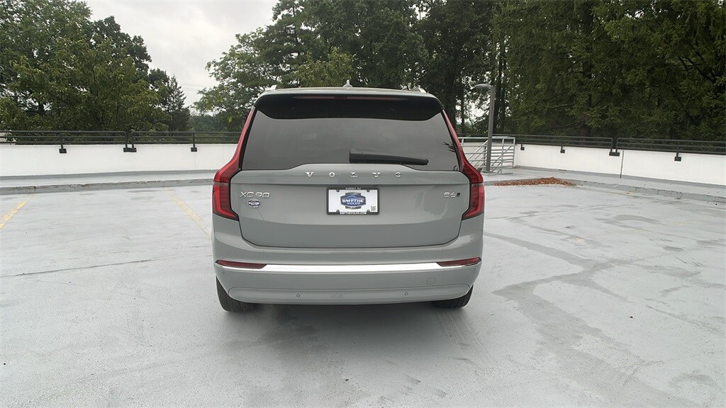 2026 Volvo XC90 Core photo 2