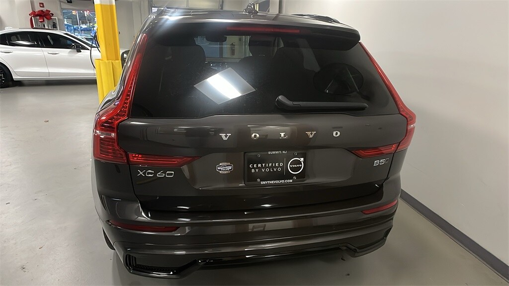 2025 Volvo XC60 B5 Plus photo 2