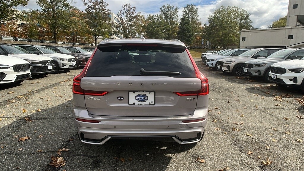 2026 Volvo XC60 B5 Plus photo 4