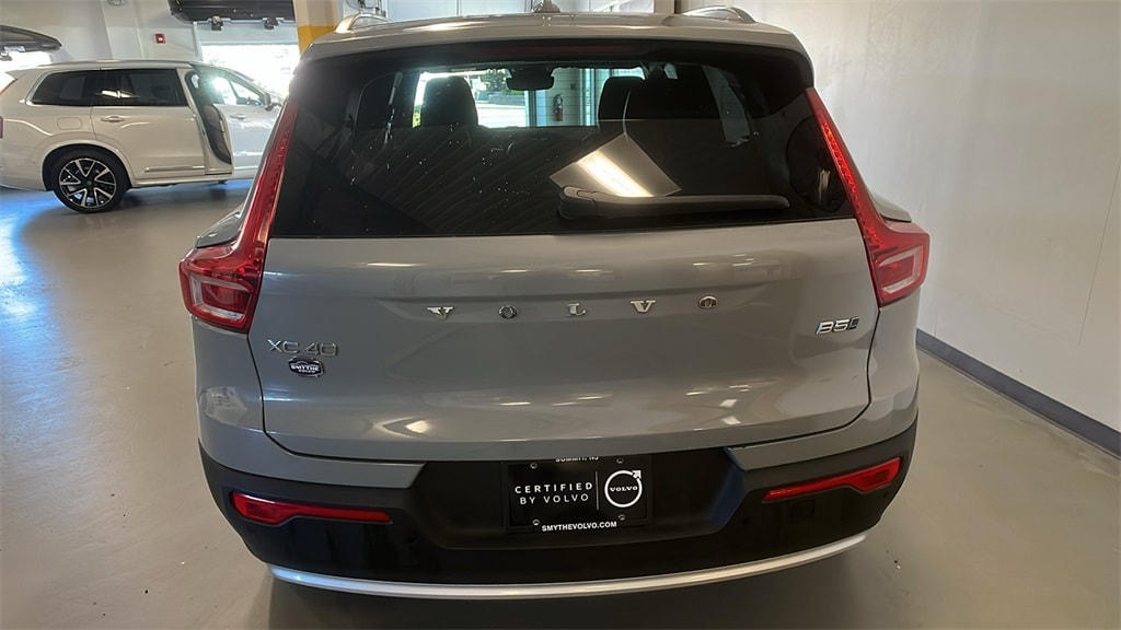 Certified 2025 Volvo XC40 B5 Core SUV