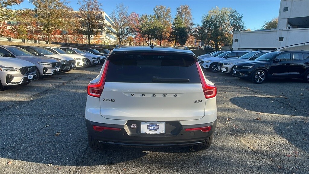 2026 Volvo XC40 photo 3