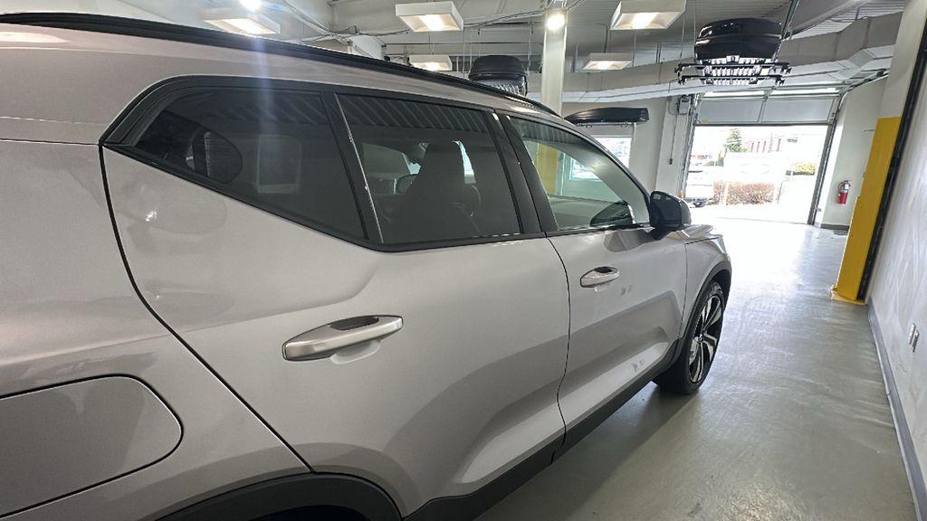2026 Volvo XC40 Plus - Photo 7