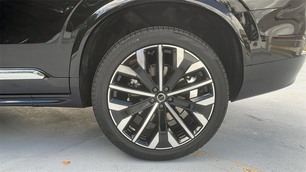 2026 Volvo XC90 Plus - Photo 8