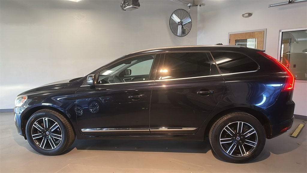 Used 2017 Volvo XC60 T5 Dynamic with VIN YV440MRR1H2041423 for sale in Summit, NJ