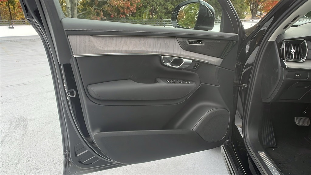 2026 Volvo XC90 Ultra - Photo 13