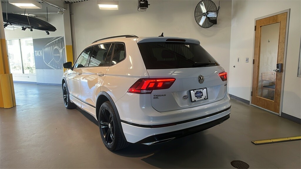 2019 Volkswagen Tiguan SEL R-Line photo 2