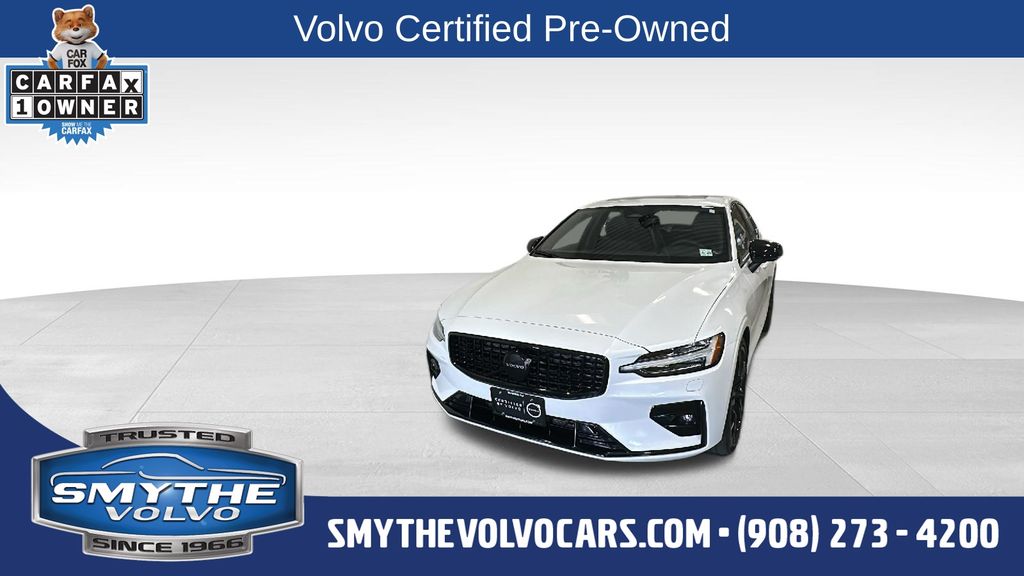 2023 Volvo S60 B5 Plus Black Edition's photo
