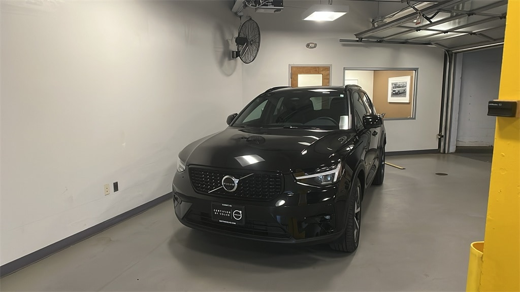 2025 Volvo XC40 Plus