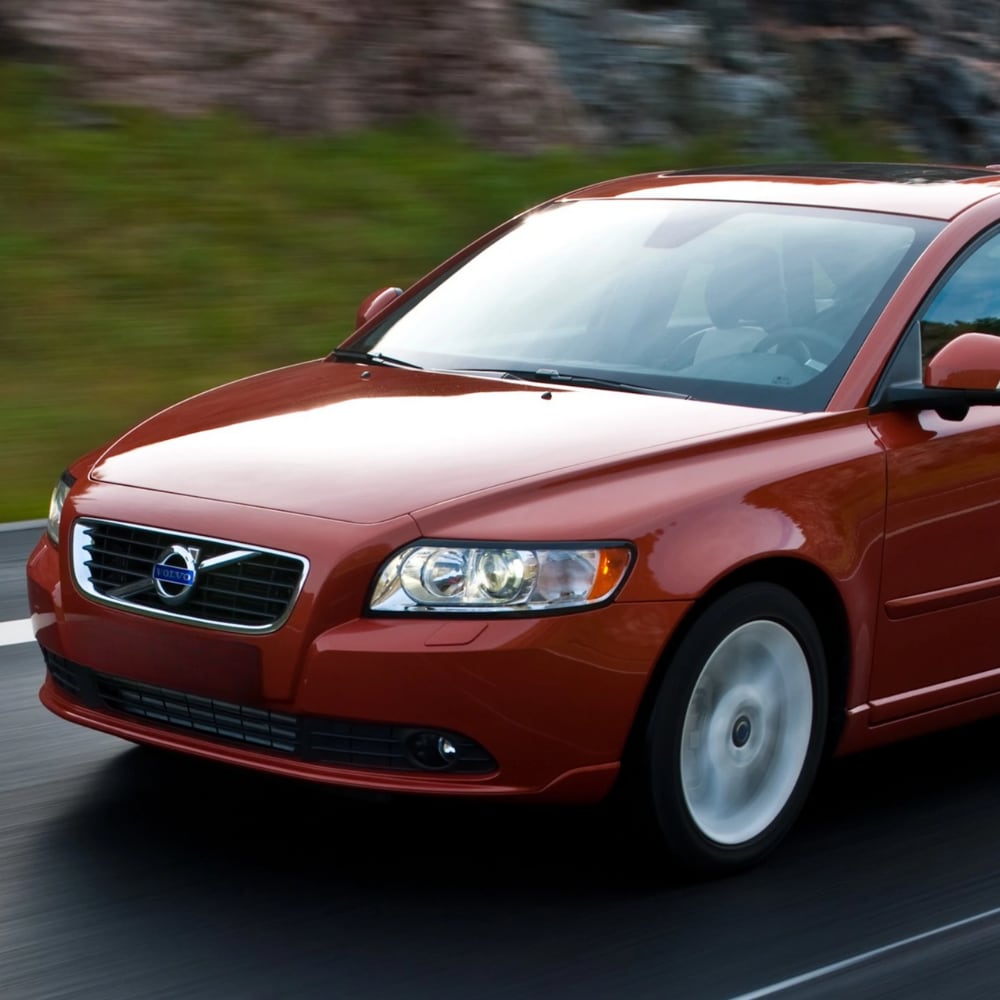 Efficiency Meets Style_ Exploring the Volvo S40s Urban Elegance.png