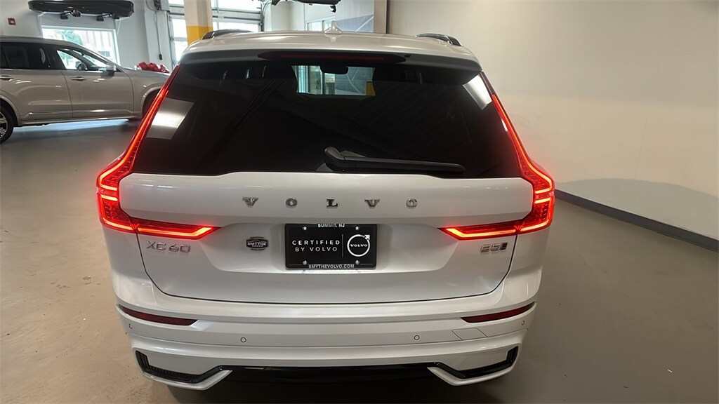 2025 Volvo XC60 B5 Plus photo 4