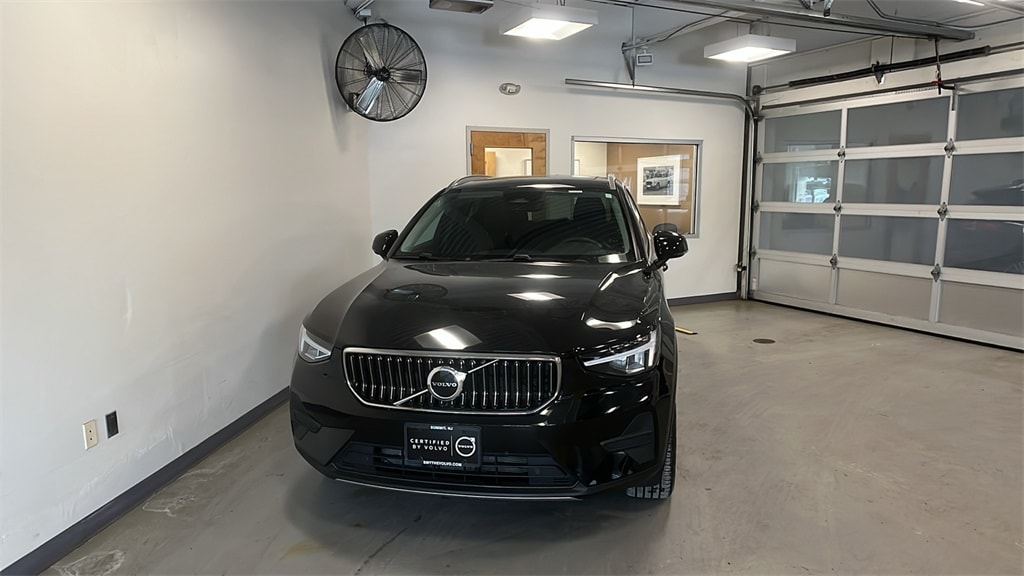 2025 Volvo XC40 Core's photo