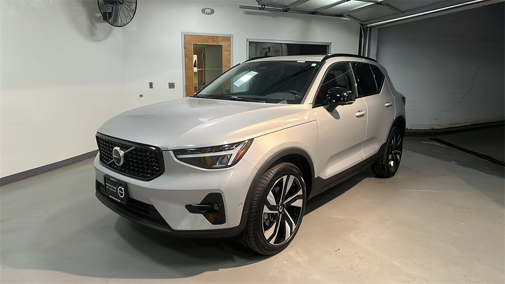 2025 Volvo XC40 Plus's photo