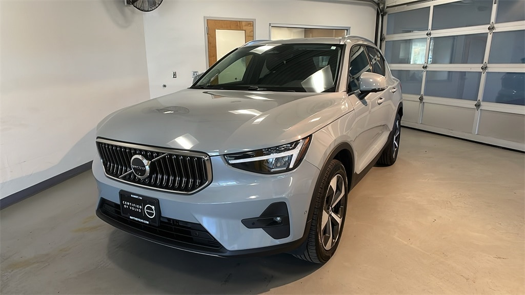 2025 Volvo XC40 Plus's photo