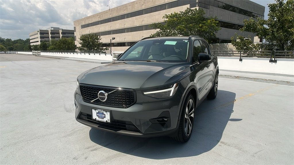 2026 Volvo XC40 B5 Ultra Dark AWD's photo