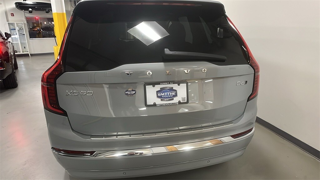 2026 Volvo XC90 Plus photo 2