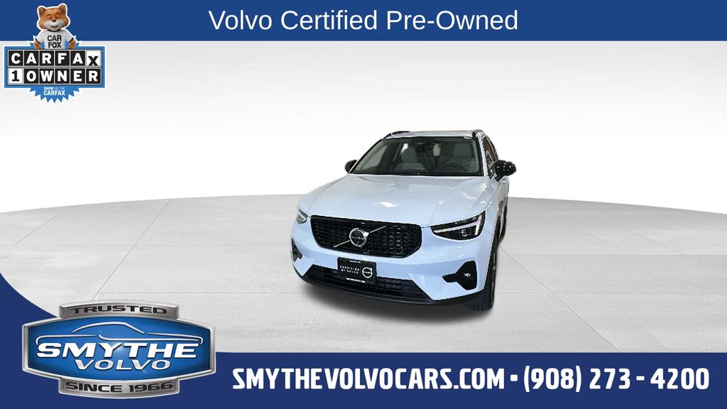 2026 Volvo XC40 B5 Plus Dark AWD's photo