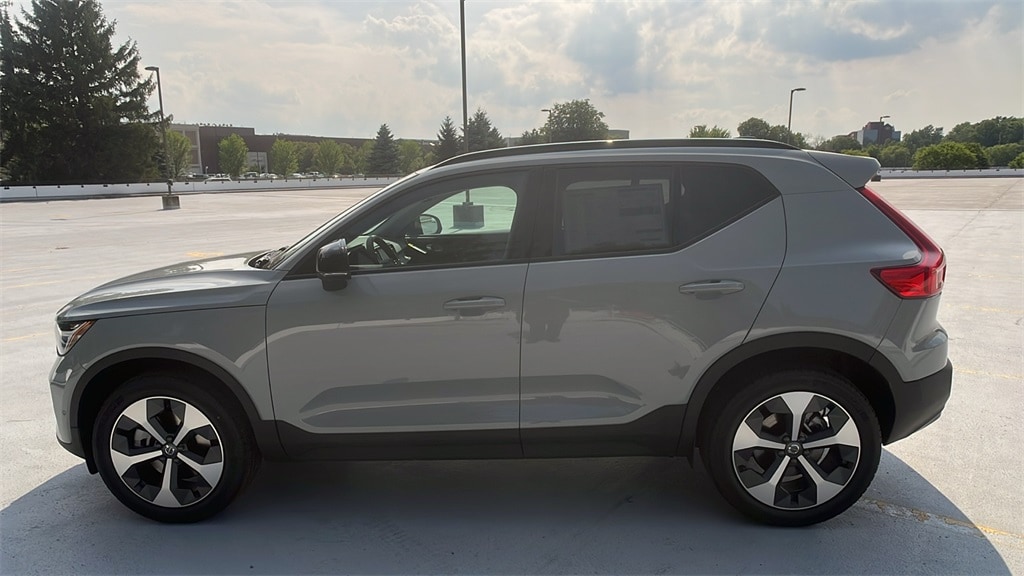 New 2026 Volvo XC40 B5 Plus SUV