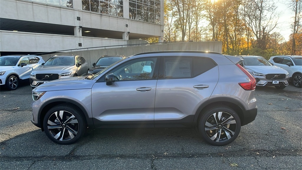 New 2026 Volvo XC40 B5 Plus SUV