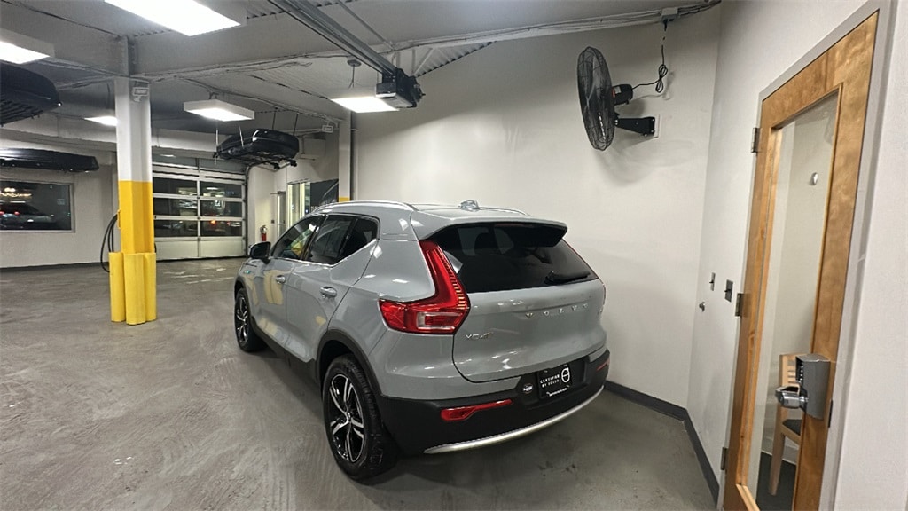 Certified 2025 Volvo XC40 B5 Core SUV