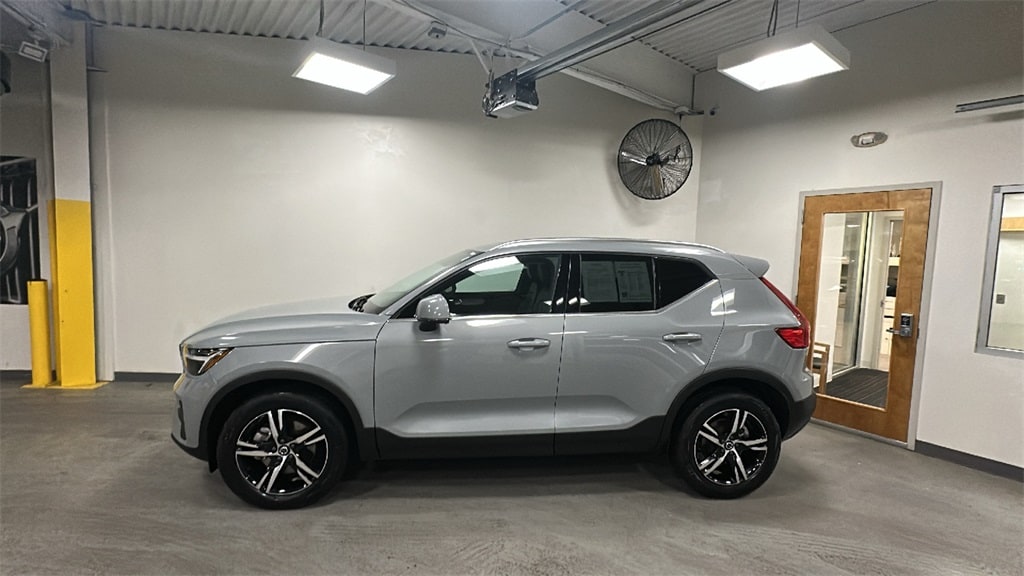Certified 2025 Volvo XC40 B5 Core SUV