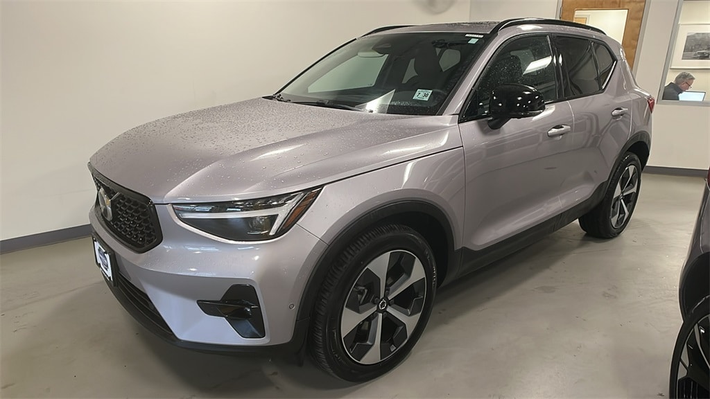 New 2026 Volvo XC40 B5 Plus SUV