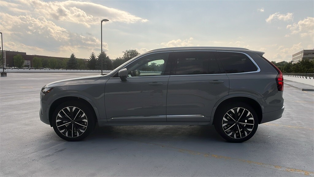 2026 Volvo XC90 Plus photo 2