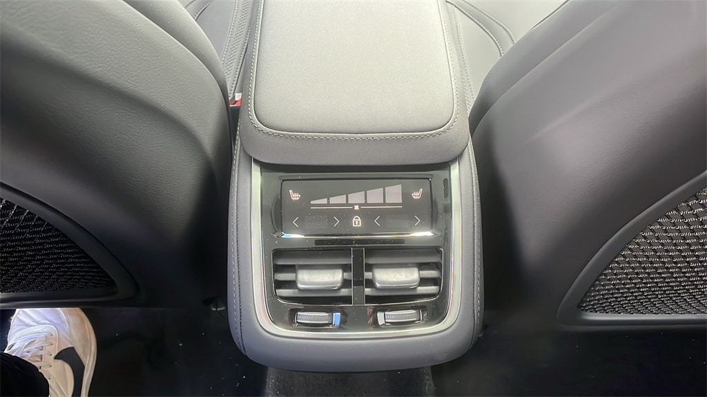 2026 Volvo XC90 Plus - Photo 12