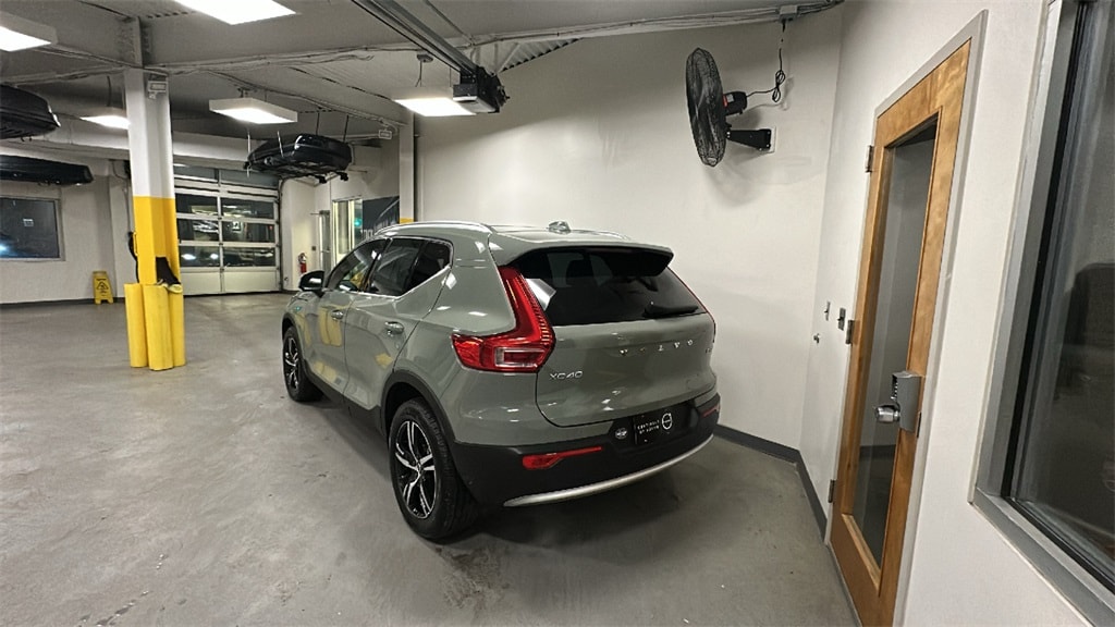 Certified 2025 Volvo XC40 B5 Core SUV