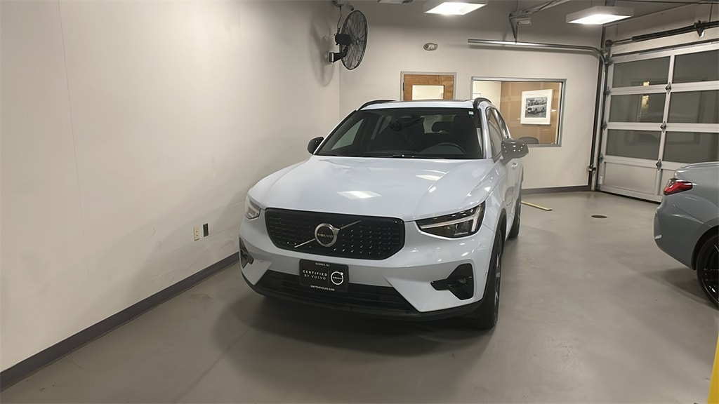 2025 Volvo XC40 Plus's photo