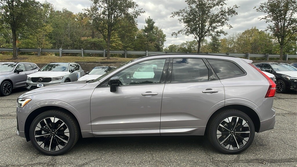 2026 Volvo XC60 B5 Plus photo 2