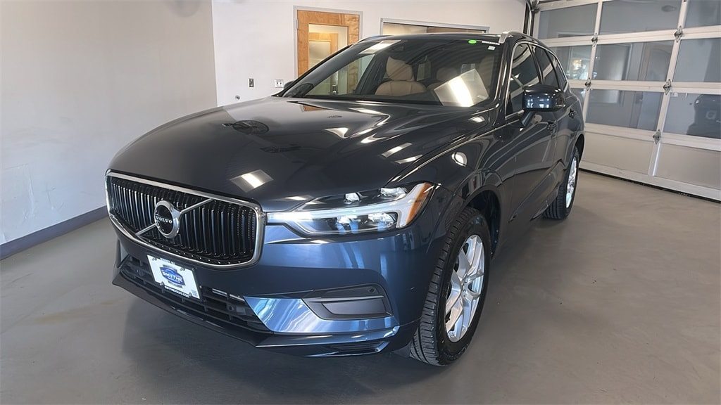 2020 Volvo XC60 Momentum's photo