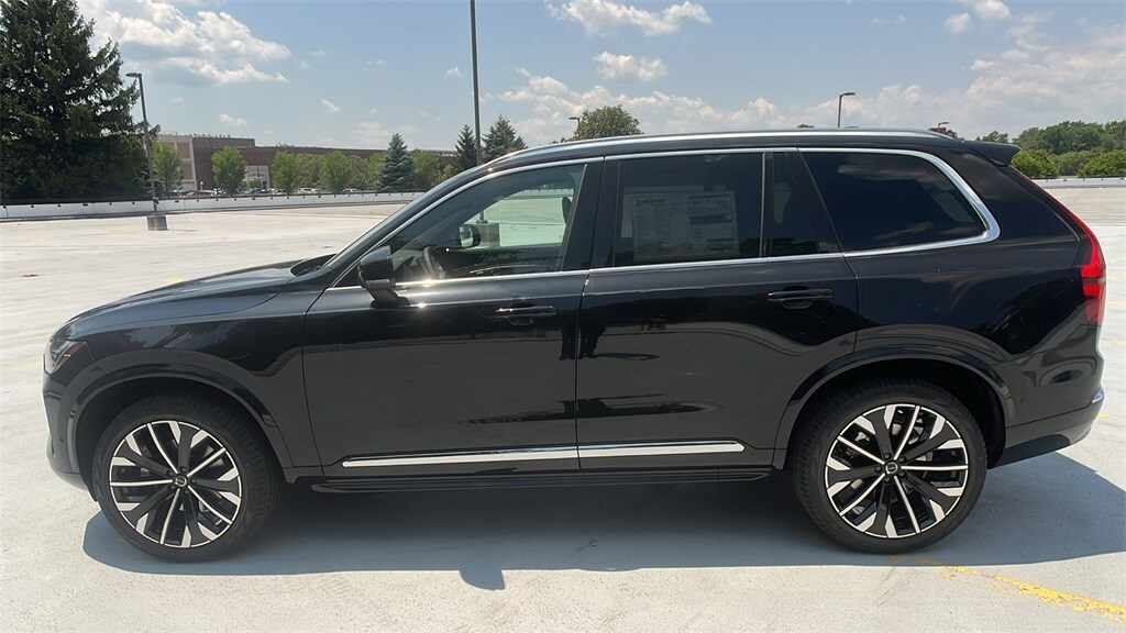 2026 Volvo XC90 B5 Plus photo 2