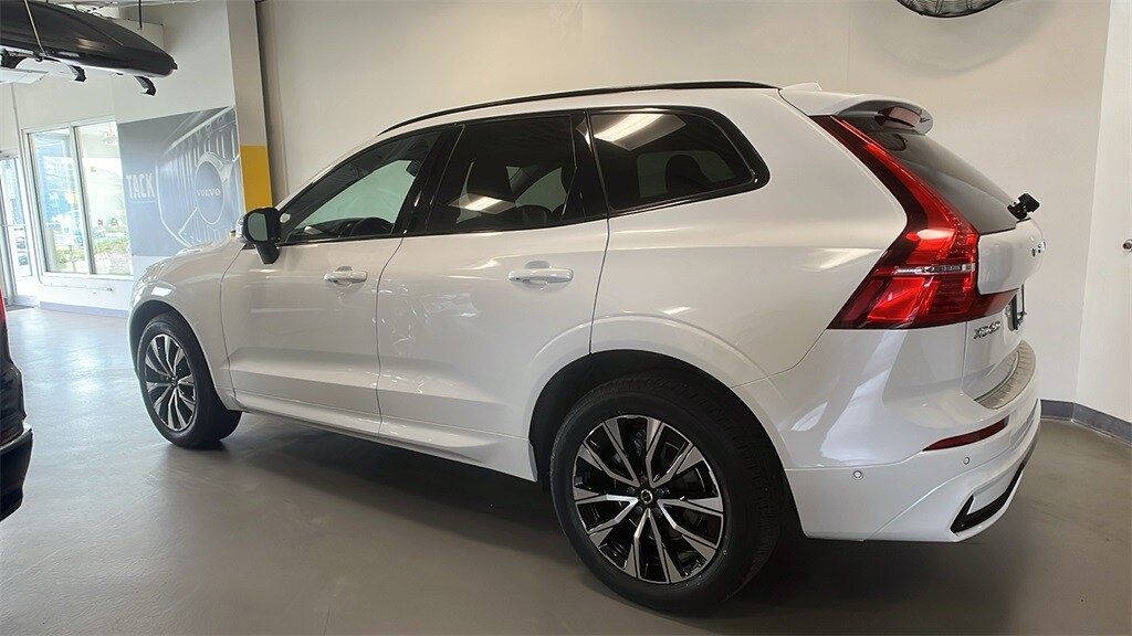 2024 Volvo XC60 B5 Plus photo 2