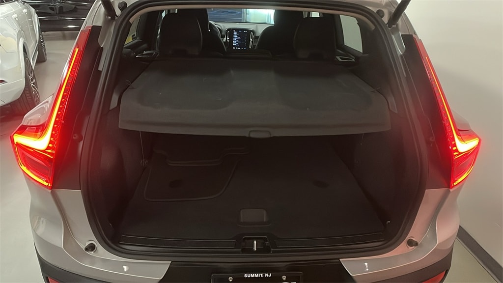 Certified 2025 Volvo XC40 B5 Core SUV