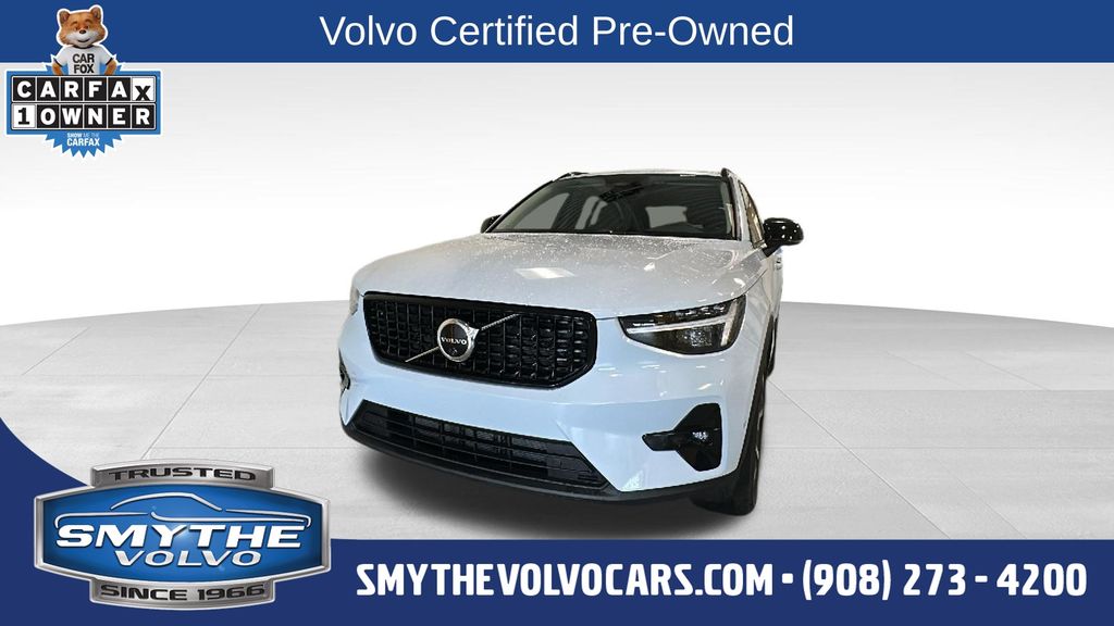 2026 Volvo XC40 B5 Plus Dark AWD's photo