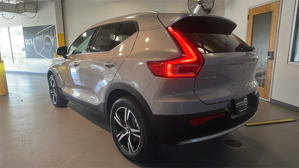 Certified 2025 Volvo XC40 B5 Core SUV